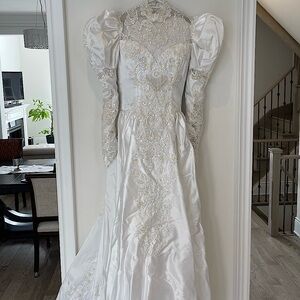 Wedding dress 👰🏻‍♀️👰🏻‍♂️